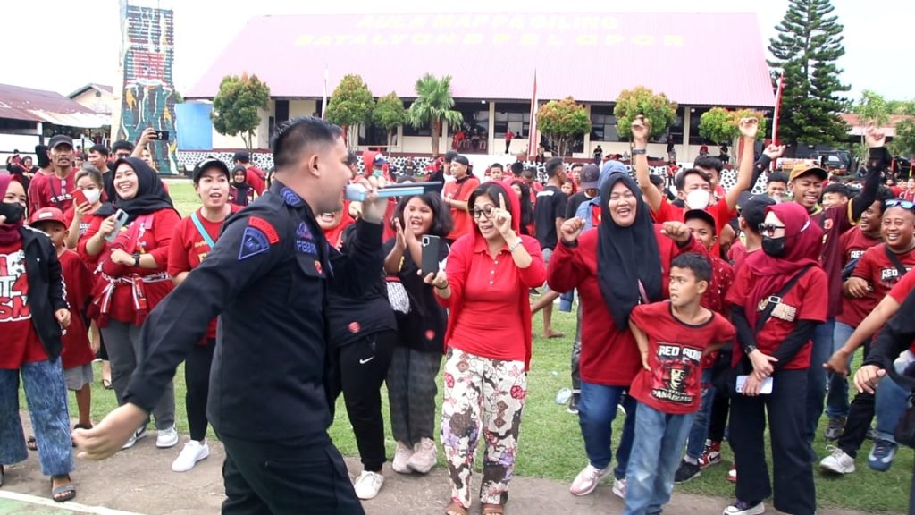 Tenribetta Perkusi Hibur Suporter PSM di Mako Brimob Pare