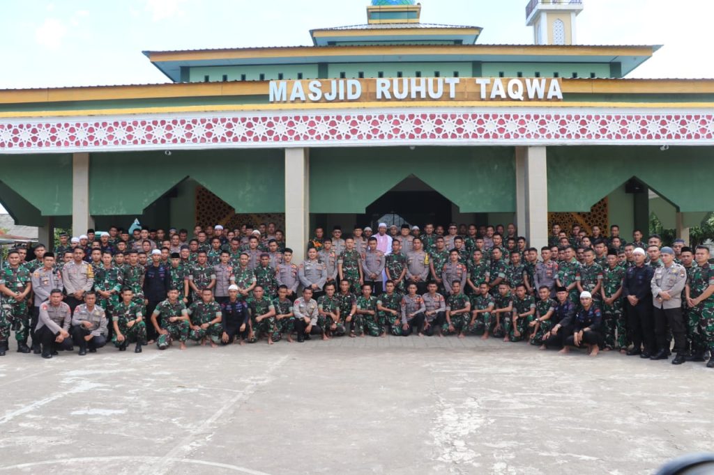 Begini Cara Kapolda Sulsel Perkuat Solidaritas dengan Yon Armed 6/105 Kostrad