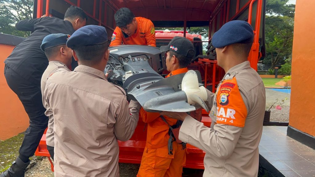 Tim SAR Brimob Bone Bersama SAR Gabungan Temukan Mayat Korban Tenggelam di Perairan Bajoe