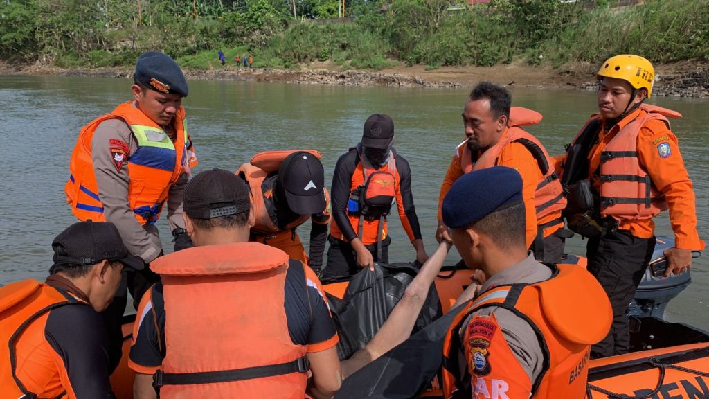 Tim SAR Gabungan Temukan Nelayan Asal Soppeng Tenggelam di Sungai Walannae