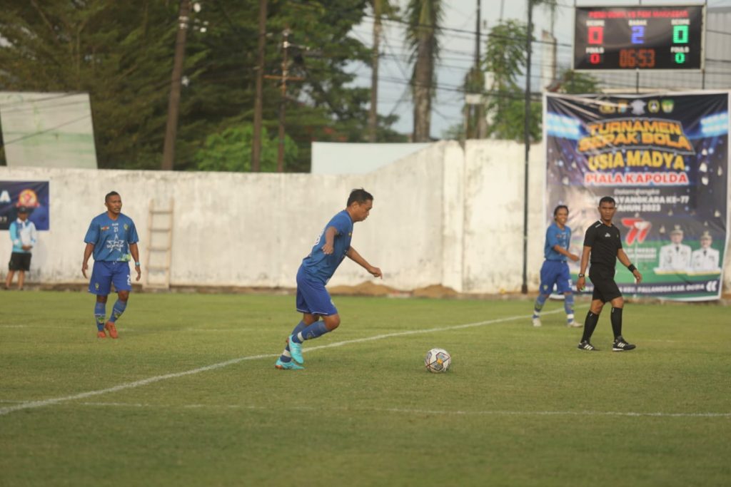 Perebutkan piala Kapolda Sulsel, 20 Tim Sepak Bola Ikuti Turnamen Usia Madya