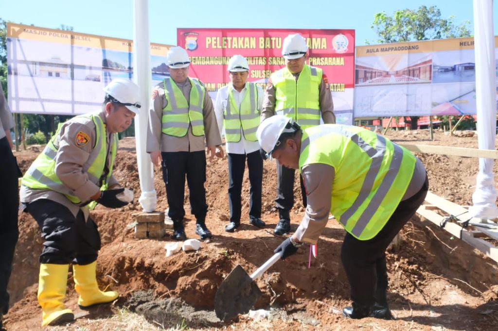 Kapolda Sulsel Letakkan Batu Pertama Pembangunan Masjid Syuhada Mapolda Sulsel