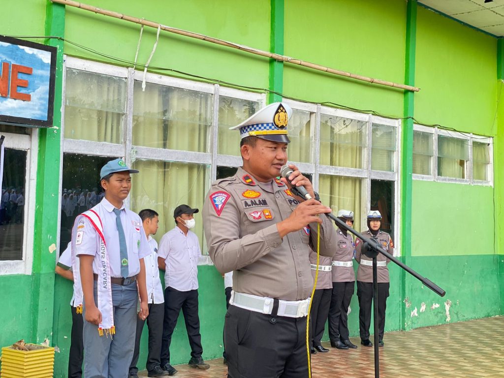Hari Ke-8 Ops Zebra, Satlantas Polres Bone Edukasi Pelajar Lewat Police Goes to School