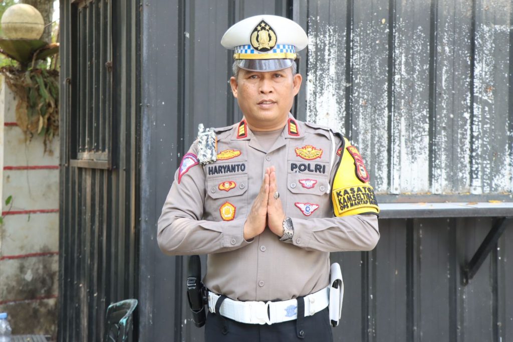 Trans Jalan Sulawesi Di Beberapa Titik Dalam Perbaikan, Ini Himbauan Satlantas Polres Sidrap