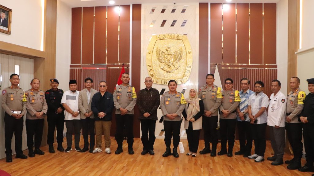 Tim Satgas Polri Pengamanan Capres/Cawapres OMB 2023-2024 Diserahkan ke KPU RI