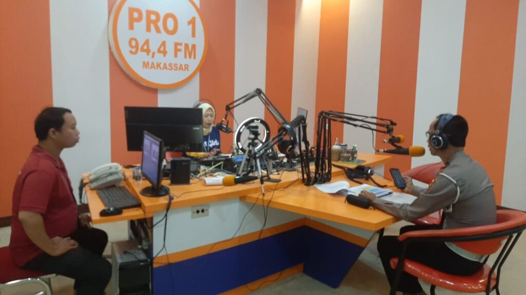 Bila Ditlantas Polda Sulsel Tebar Pesan Lalulintas dan ETLE di Pro 1 RRI