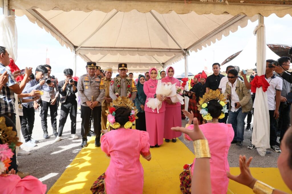 Kapolda Sulsel Resmikan Mako Polres Soppeng, Masjid Al-Aqso 2003 Polres Soppeng Serta Gelar Bakti Sosial, Bakti Kesehatan dan Pasar Murah