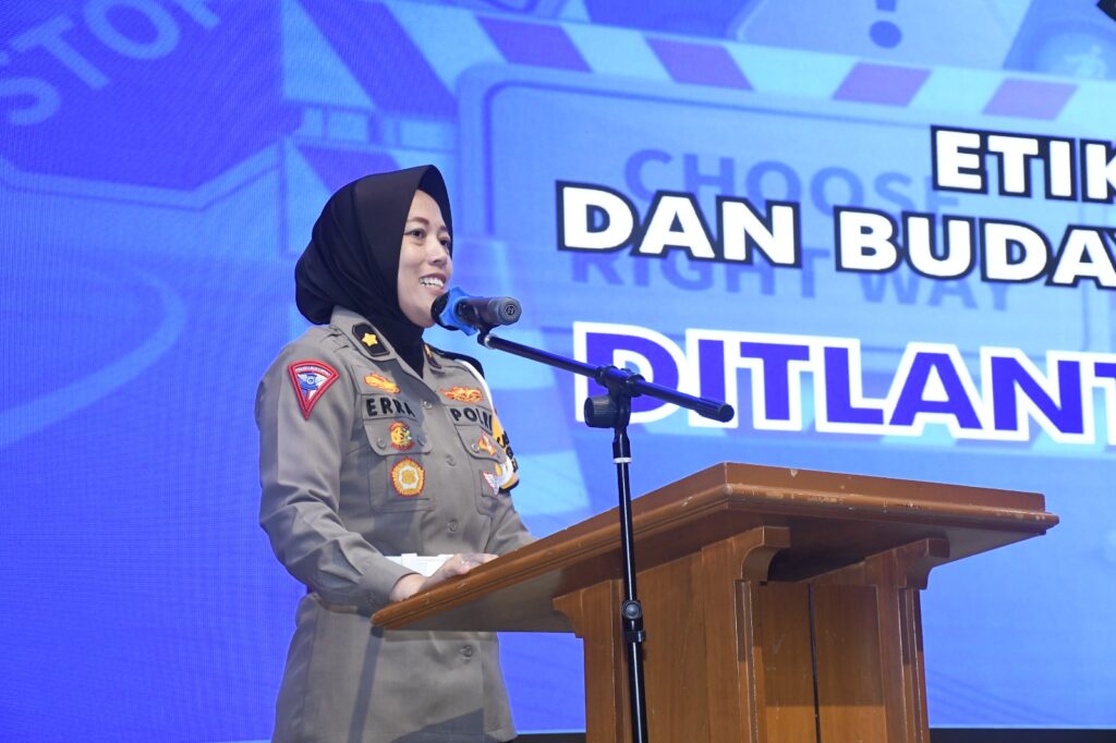 Subdit Kamsel Ditlantas Polda Sulsel Ingatkan Etika Berlalulintas ke Taruna Politeknik Penerbangan Makassar