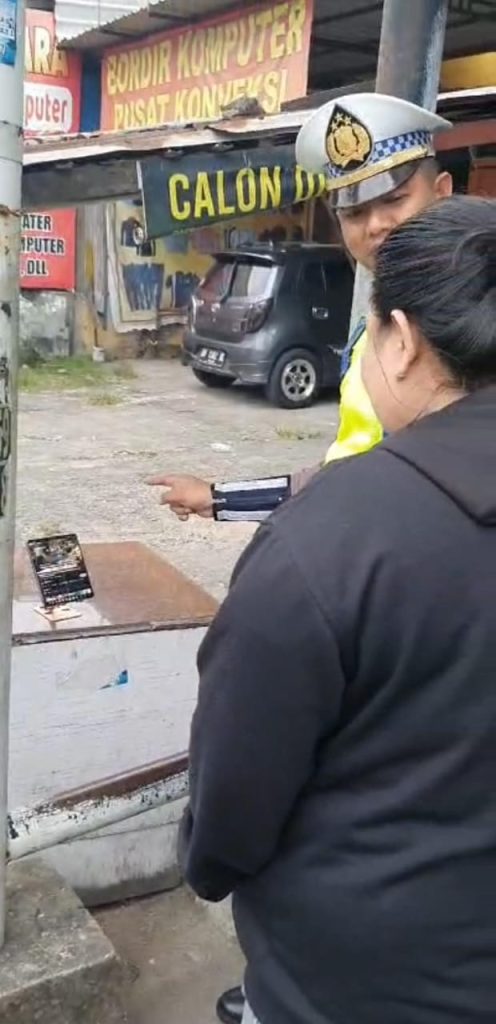 Intip Cara Perwira Polantas ini Edukasi Warga dengan Nonton Film Pendek Lakalantas