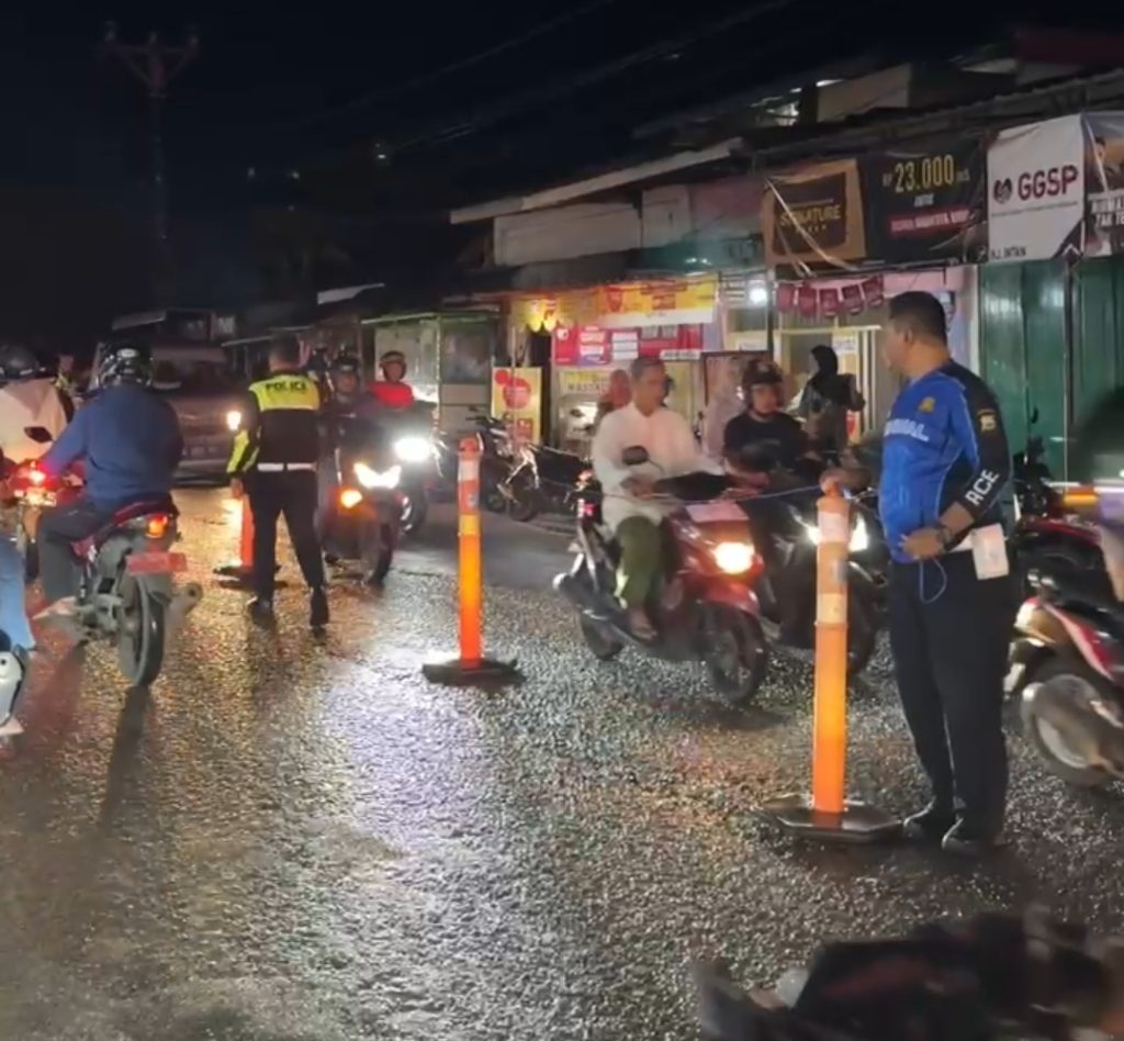 Cegah Kemacetan, Satlantas Polres Bone Pasang Stick Cone, Ini Lokasinya!