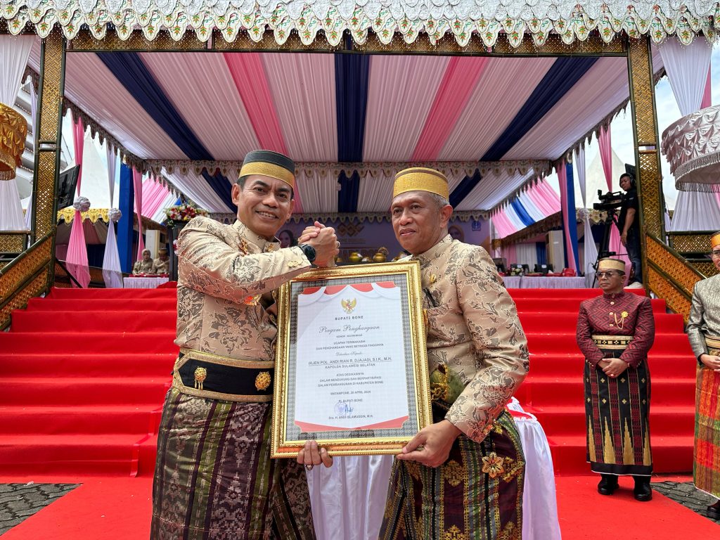 Sukses Amankan Lebaran Kapolda Sulsel Dapat Penghargaan dari Pj Bupati Bone