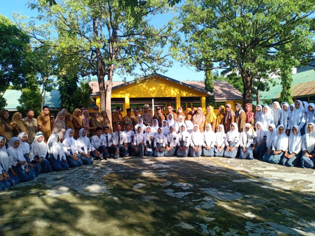 Satlantas Polres Bantaeng Ingatkan Pelajar SMAN 2 Gunakan Helem SNI dan Tidak pakai Knalpot Brong