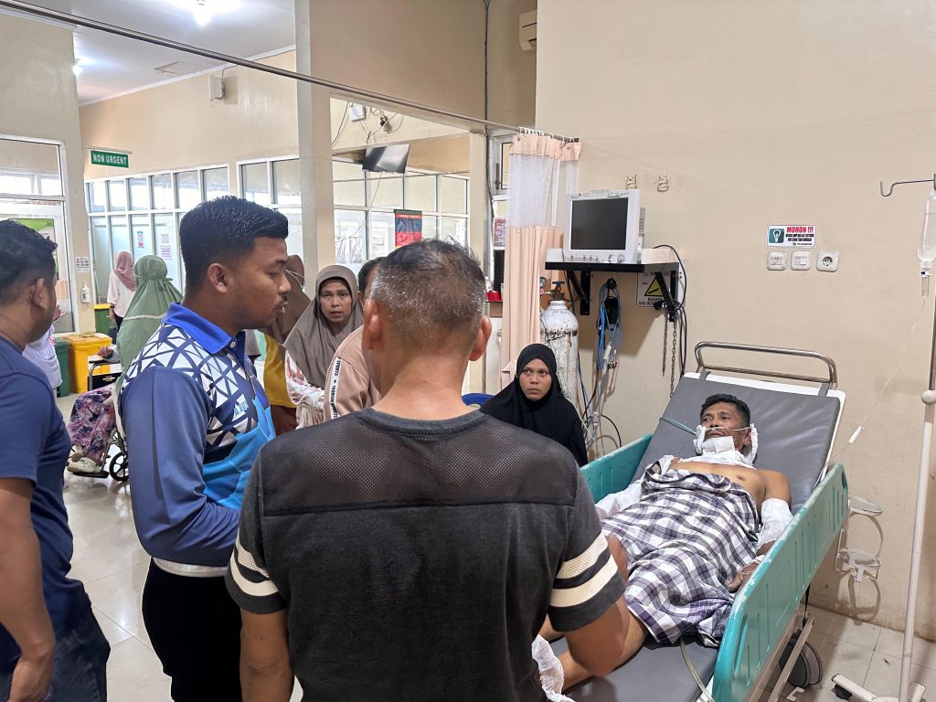 Aksi Polantas Bone Gunakan Mobil Layanan SIM Bantu Warga Korban Sengatan Listrik