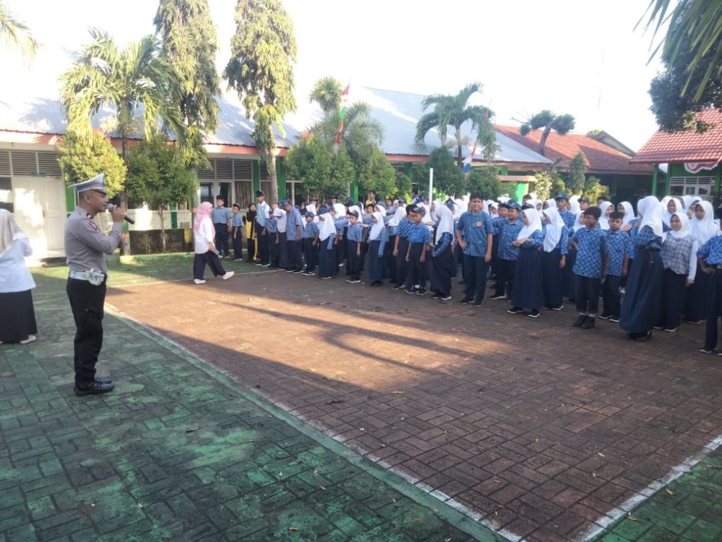 Bersama Generasi Tekan Angka Fatalitas Lakalantas, Satlantas Polres Bantaeng Edukasi Siswa SMP N 1 Bantaeng