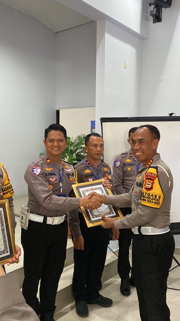 Satlantas Polres Maros Raih Penghargaan Terbaik dalam Penyelesaian Kasus Laka Lantas