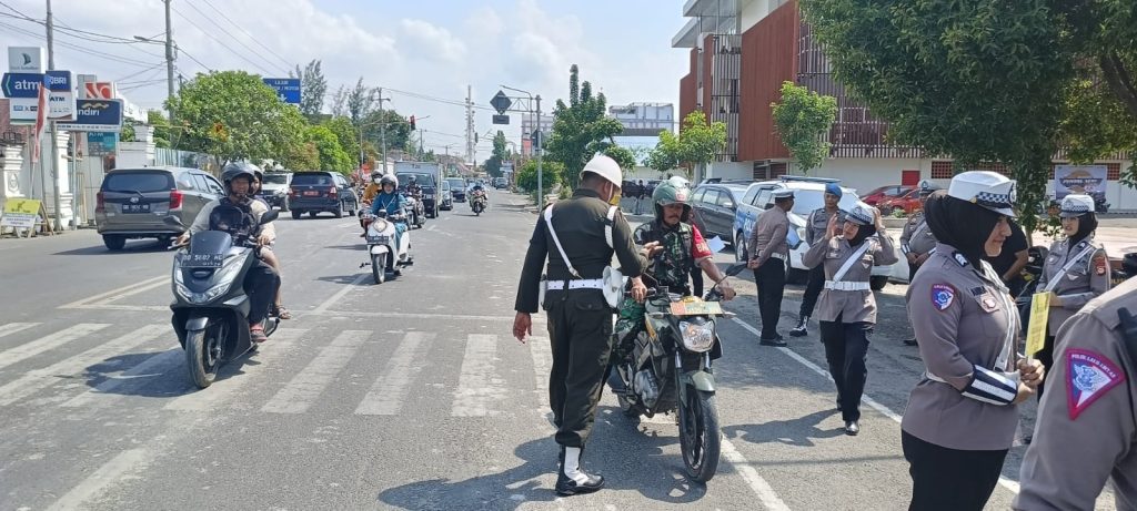 Wah! TNI dan Polantas Kolaborasi Gelar Operasi Zebra Pallawa 2024 di Hari ke 5