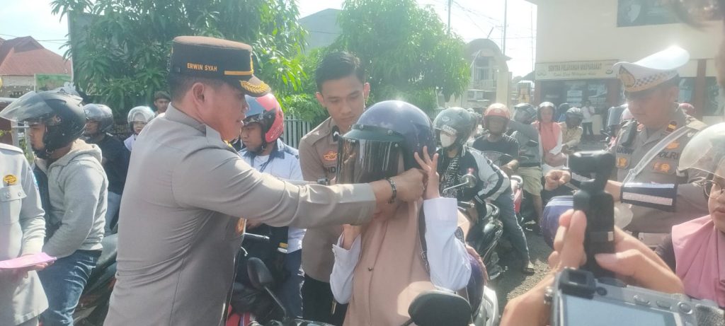 Polres Bone Bagi helem di Hari ke 10 Operasi Zebra Pallawa