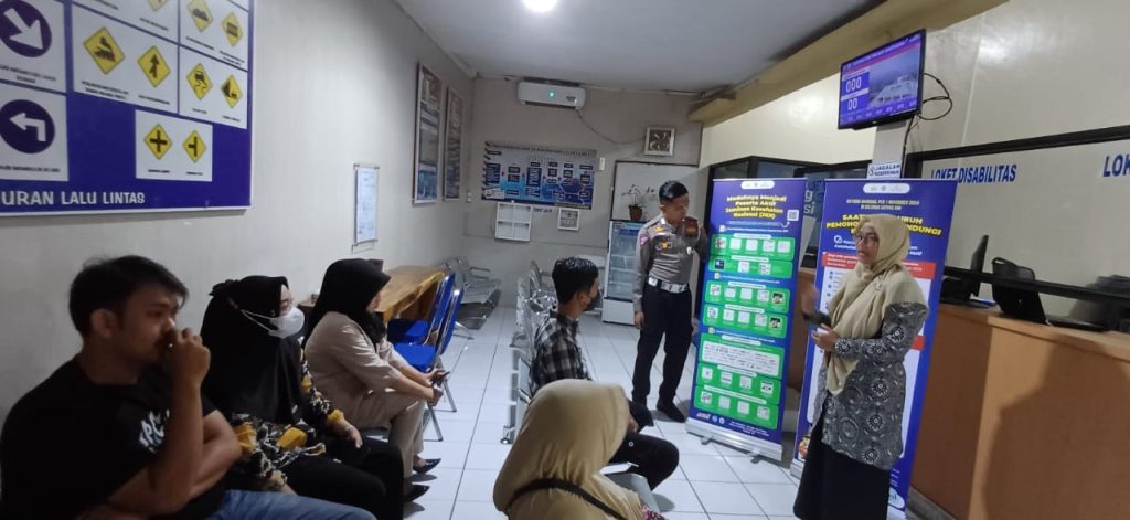Satpas SIM Polres Bantaeng Bersama Pihak BPJS Ingatkan Warga Akan Pemberlakuan JKN atau BPJS Aktif dalam Proses Permohonan SIM
