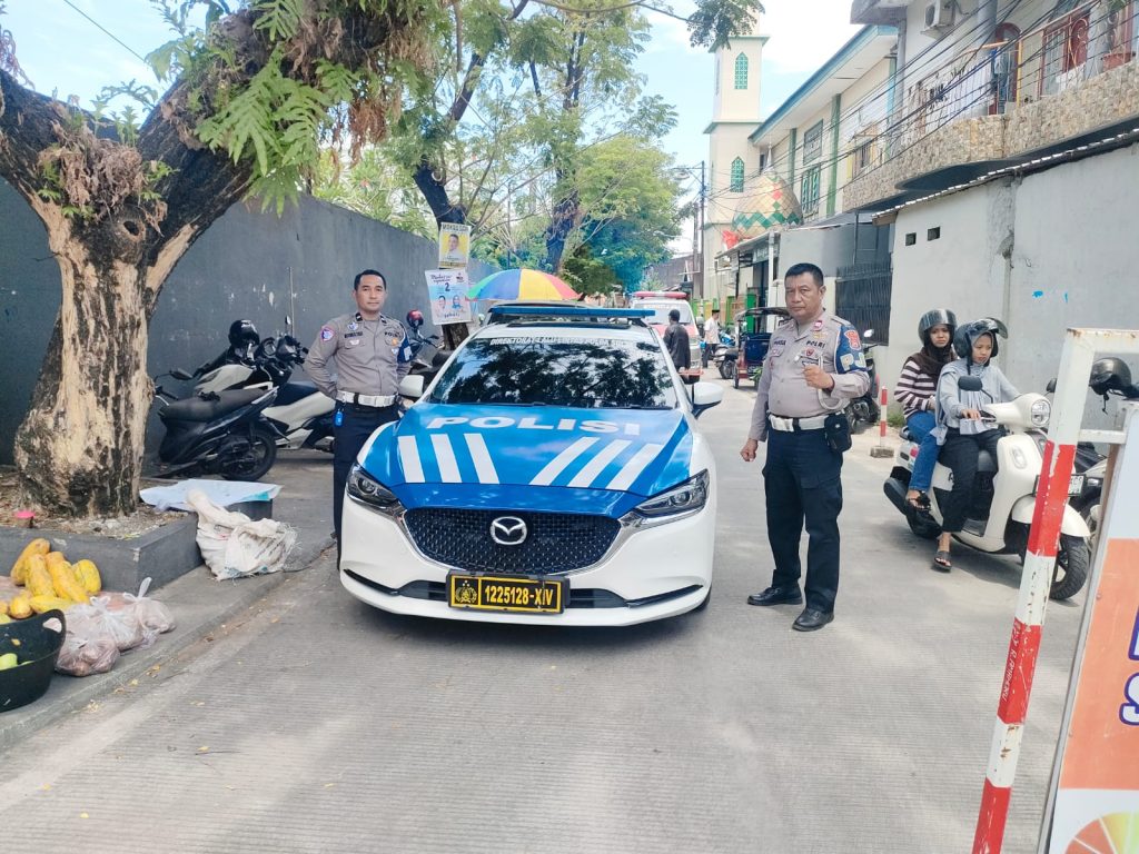 Personel Sat PJR Ditlantas Polda Sulsel Kawal Jenazah Dari Rumah Duka Jl. AP Pettarani V Hingga ke Pemakaman Panaikang