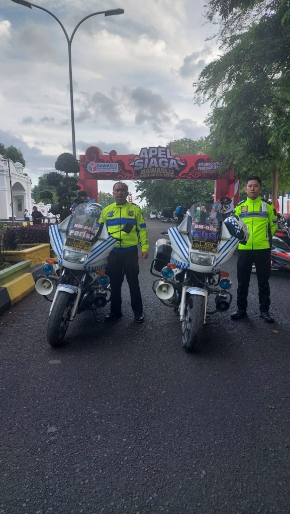 Apel Siaga Bawaslu Gelar Jalan Santai, Polantas Bone Lakukan Pengamanan Lalulintas