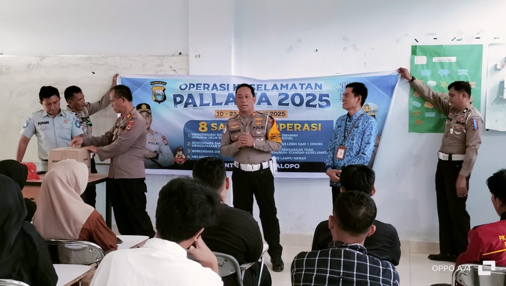 Satlantas Polres Palopo Edukasi Tertib Berlalu Lintas di Kampus IAIN Palopo Hari ke-8 Operasi Keselamatan Pallawa 2025