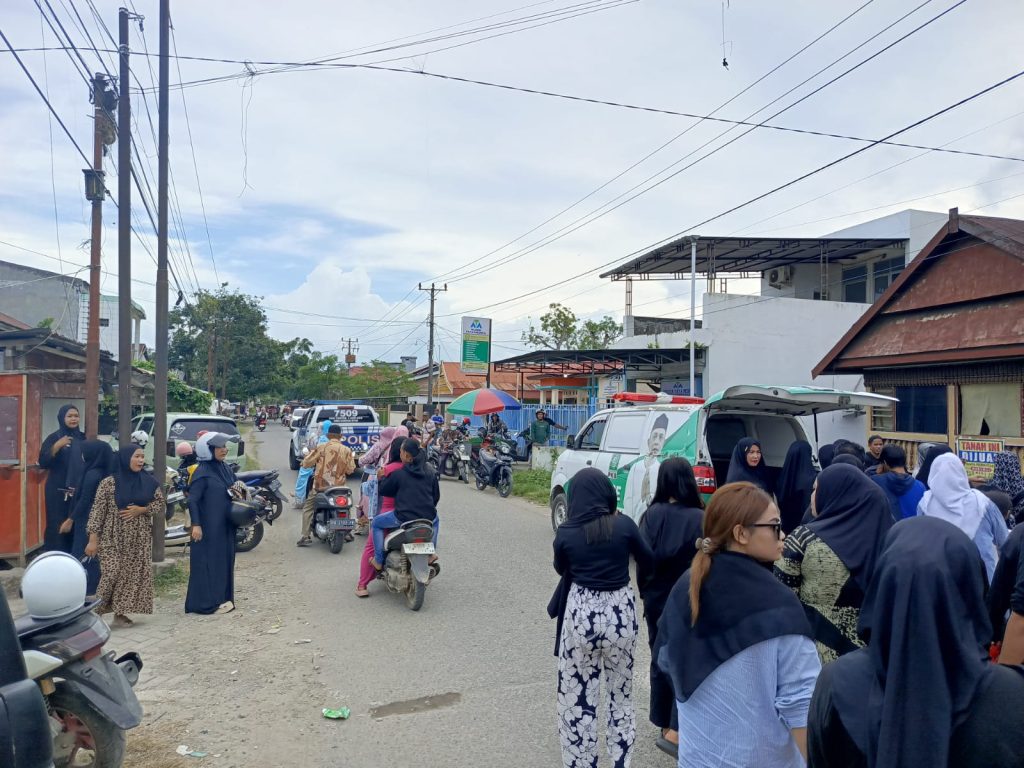 Satlantas Polres Bone Kawal Jenazah dari Rumah Duka Hingga ke Pemakaman