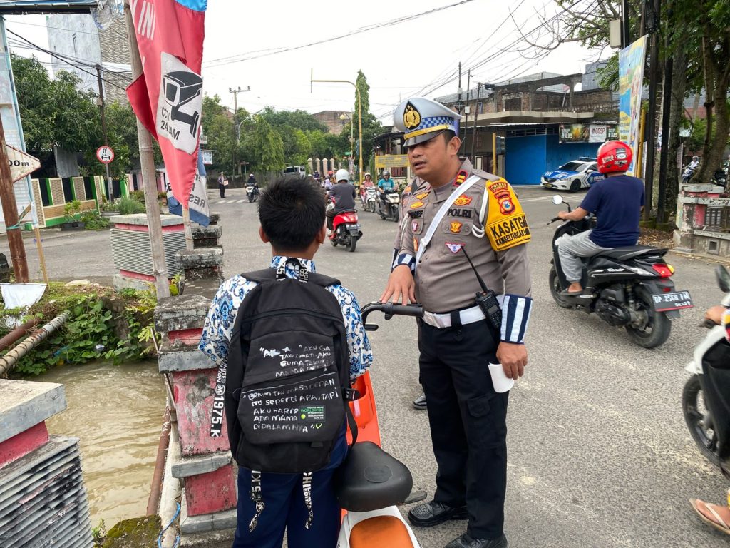 Operasi Keselamatan Pallawa 2025 Hari ke-9, Satlantas Polres Pinrang Jaring Pelanggar di Bawa Umur. Endingnya Edukasi!