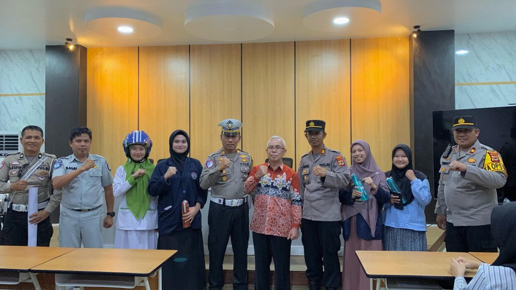 Bersama Polres Palopo, Jasa Raharja Sosialisasi Keselamatan Berkendara di UNISMUH