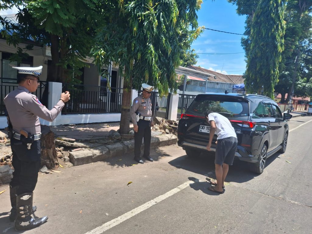 Satlantas Polres Bantaeng di Hari ke-10 Operasi Keselamatan Pallawa 2025, ‘Tindak’ Pengguna TNKB Palsu