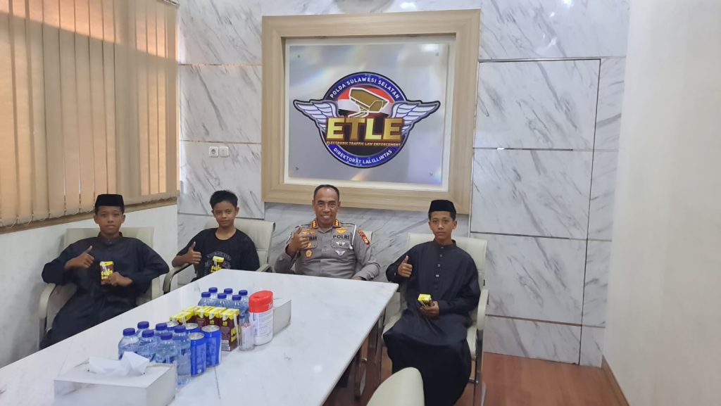 3 Anak di Bawa Umur Dijaring Polisi Boncengan Tiga dari Bulukumba ke Makassar, Dapat Perlakuan Hangat Dirlantas Polda Sulsel!