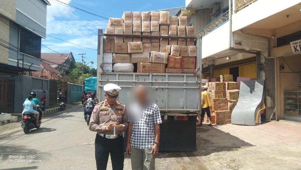 Satlantas Polres Bone Sasar Pengusaha Angkutan dan Sopir, Sosialisasikan Larangan Over Dimensi dan Over Load
