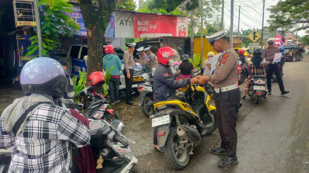 Hari ke 9 Operasi Patuh Pallawa 2025, Satlantas Polres Bone Amankan 13 SIM