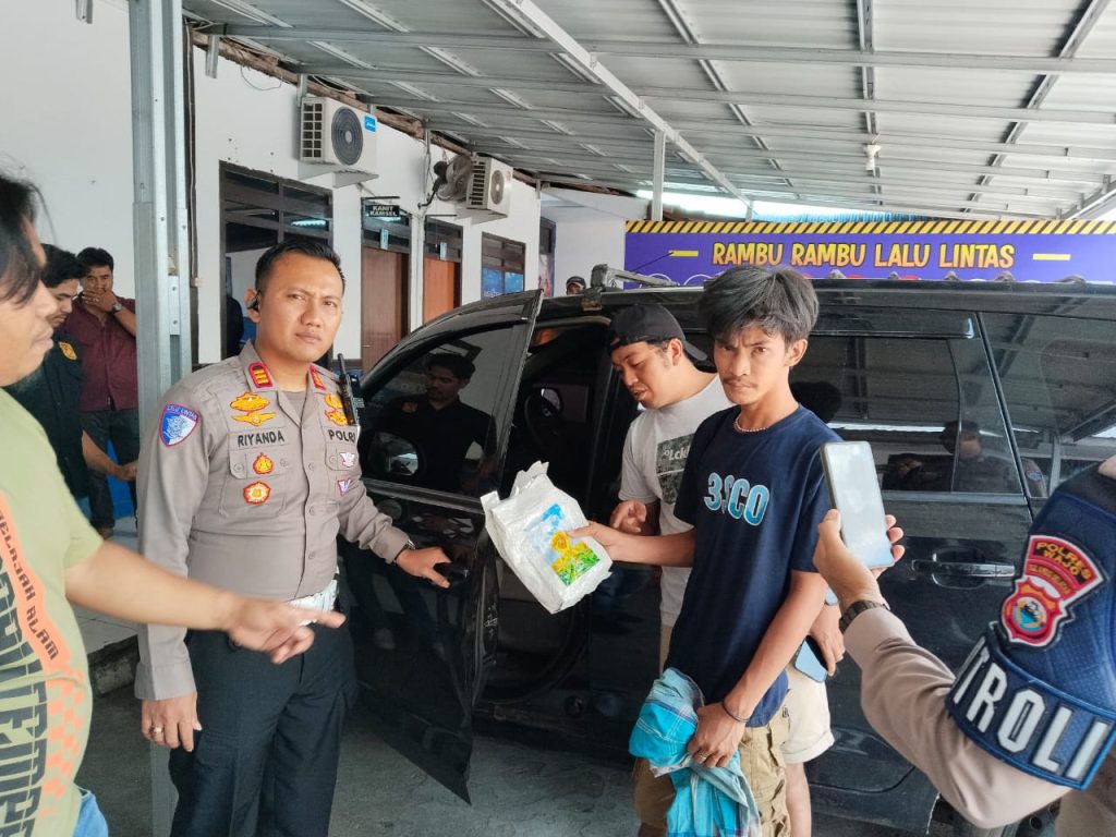 Sat Lantas Polres Wajo Bongkar 1 Kilogram Sabu dari Mobil Barang Bukti Kecelakaan