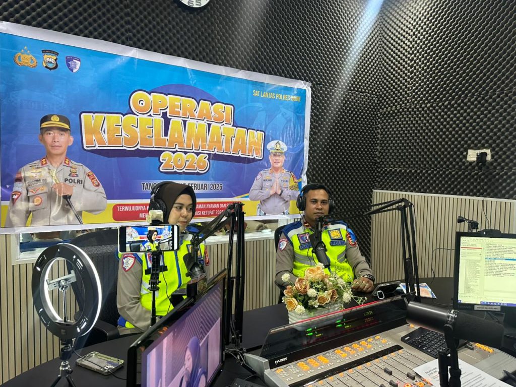 Sosialisasi Operasi Keselamatan Pallawa.2026 Hari Pertama Lewat Radio, Satlantas Polres Bone Edukasi Masyarakat Tertib Berlalulintas
