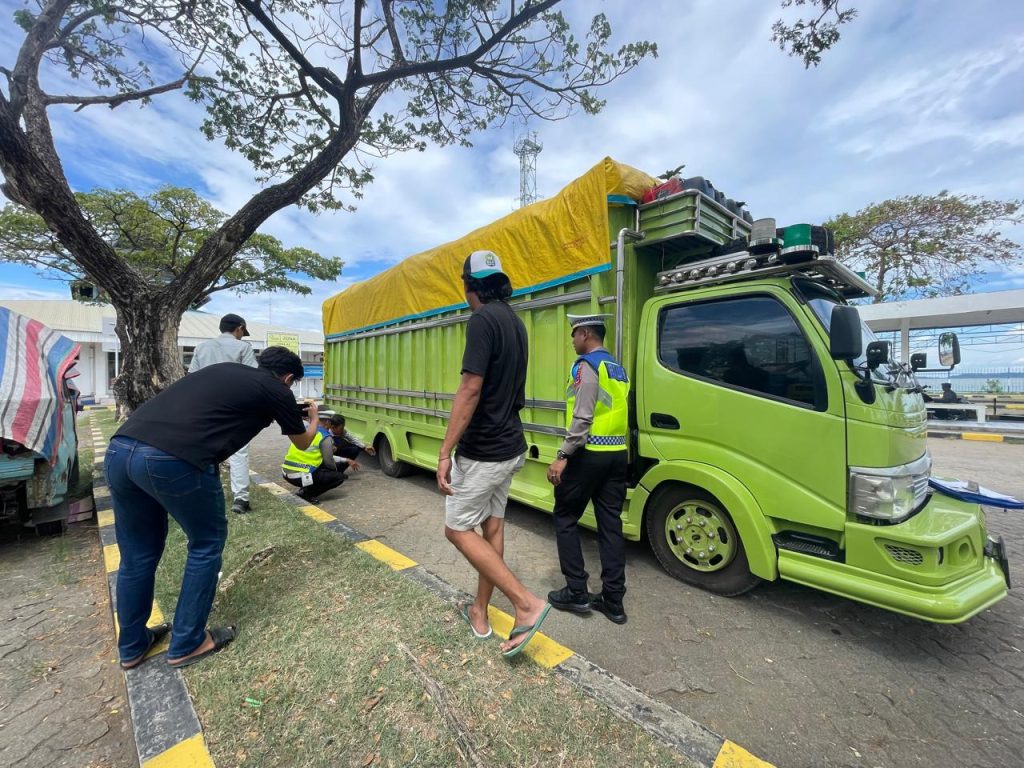 Pastikan Truk Laik Jalan, Satlantas Polres Bone di Hari ke-6 Operasi Keselamatan Pallawa 2026 Gelar Rampchek Truk di Jalan