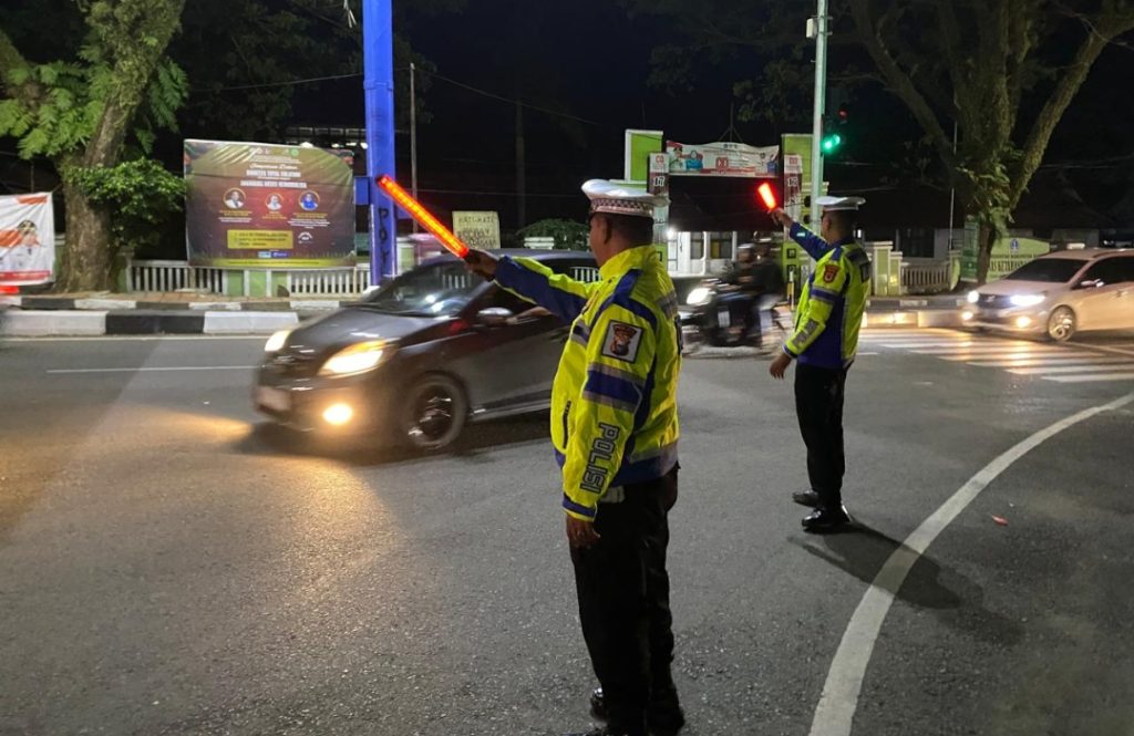 Blue Light Patroli: Satlantas Bone Kawal Arus Lalin Watampone
