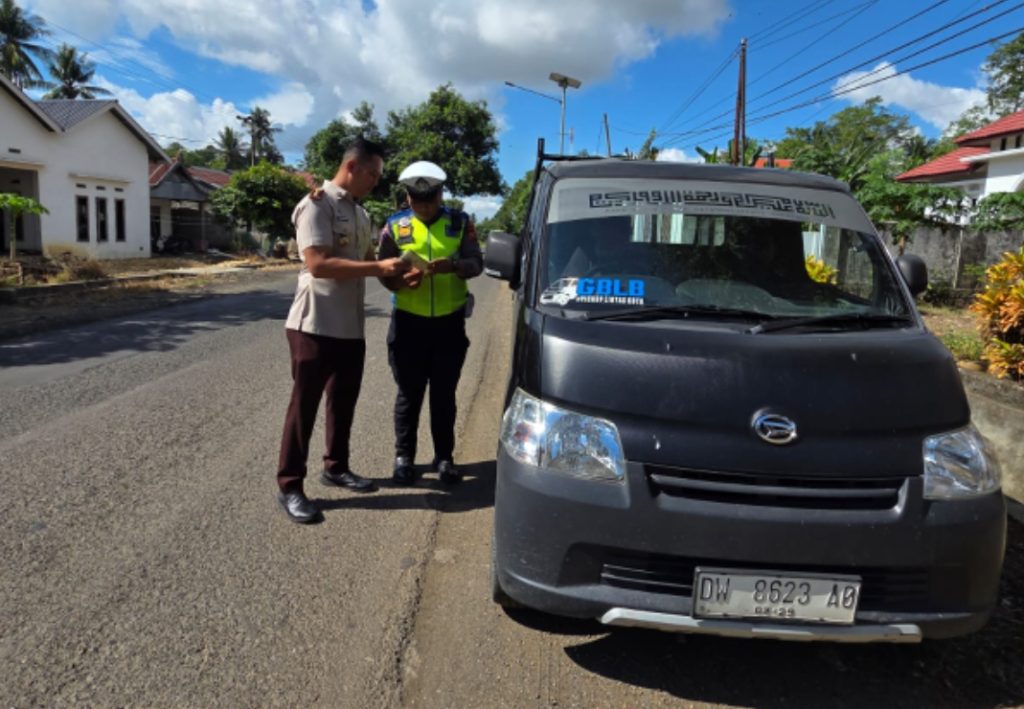 Bersama UPT Samsat, Satlantas Polres Bone Cek Pajak Kendaraan