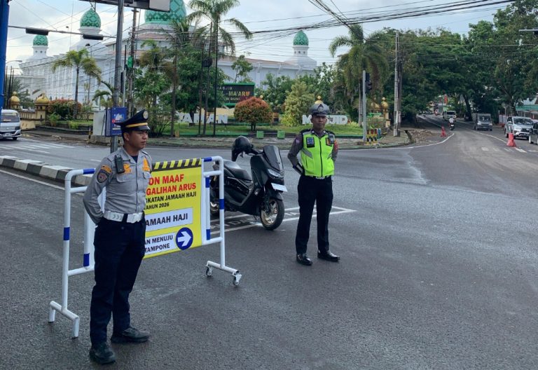Satlantas Polres Bone Kawal Ketat Pemberangkatan Jamaah Haji 2026