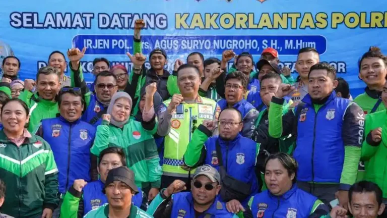 EDITORIAL: Duta Keselamatan di Balik Peran Komunitas Ojol