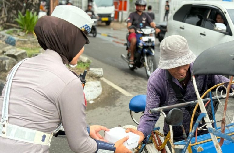 Satlantas Bone Gelar Aksi Sosial dan Kampanye Kamseltibcarlantas