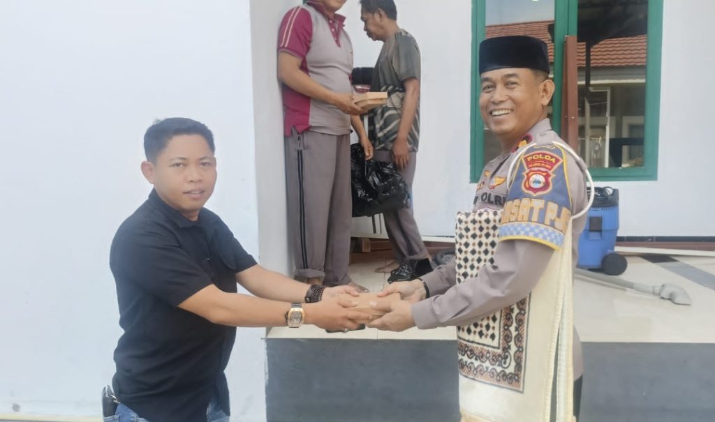Rangkaian Hari Jadi Bhayangkara ke-80: Sat PJR Ditlantas Polda Sulsel Berbagi