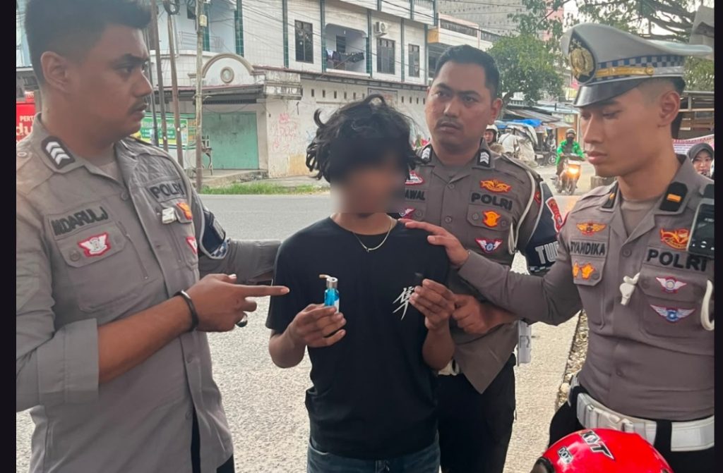 Dua Pengendara Dibekuk Personel Satlantas Polres Bone, Bawa Narkoba!