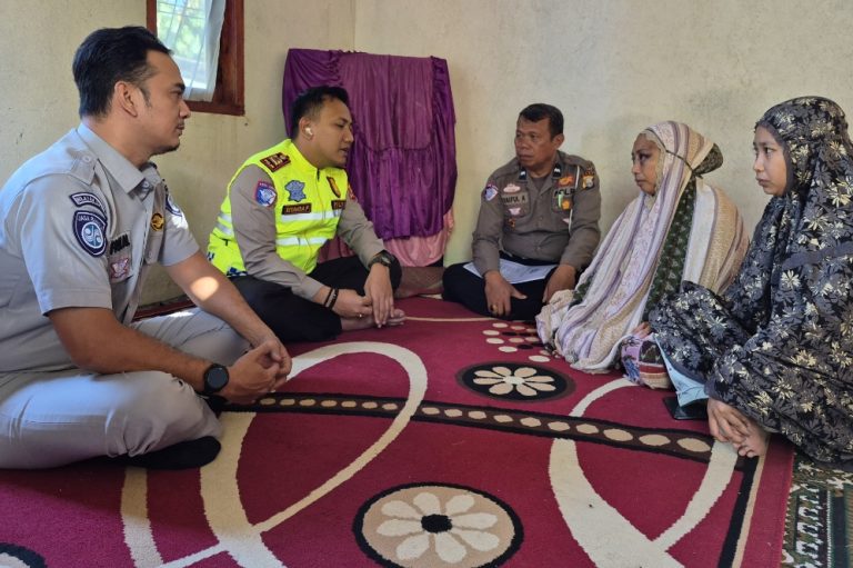 Polres Bone dan Jasa Raharja Hadiri Keluarga Korban di Macanang
