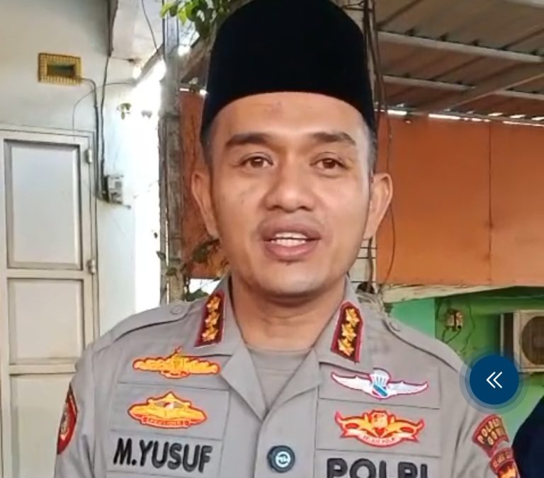 Safari Subuh: Kapolresta Gowa Serahkan Al-Qur’an di Masjid Al-Ganiyyun