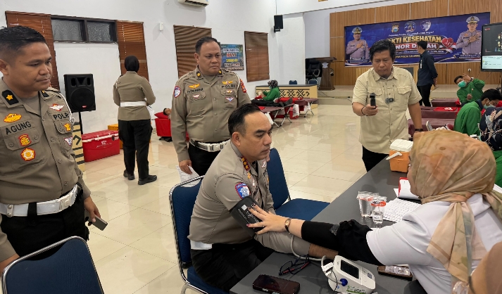 Hari Jadi Lalulintas Bhayangkara ke-71: Setetes Darah untuk Negeri, Personel Ditlantas Polda Sulsel Donor Darah Bareng
