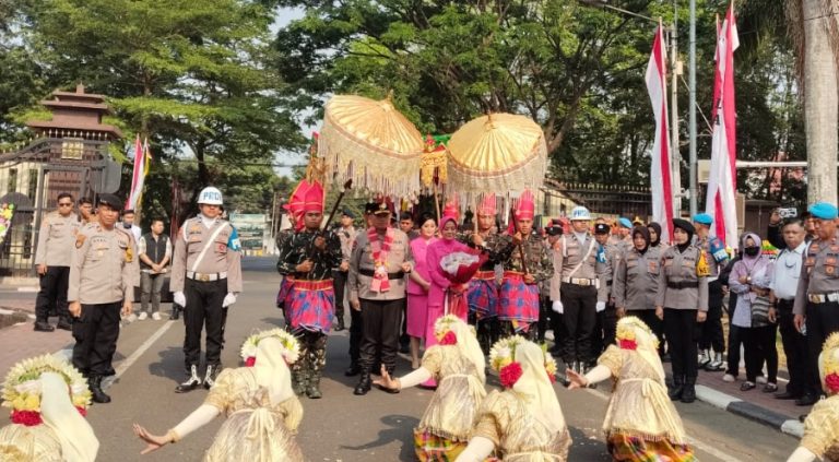 Irjen Pol. Awal Chaeruddin Masuki Mako Polda Sulsel, Tarian Angngaru Menggema